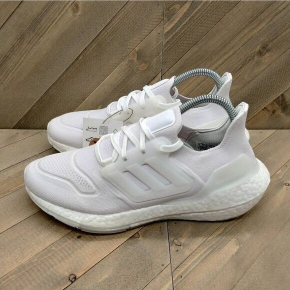 Adidas UltraBoost 22‎ Triple White Running Shoes Womens Size 7.5 White Sneakers - Picture 2 of 9